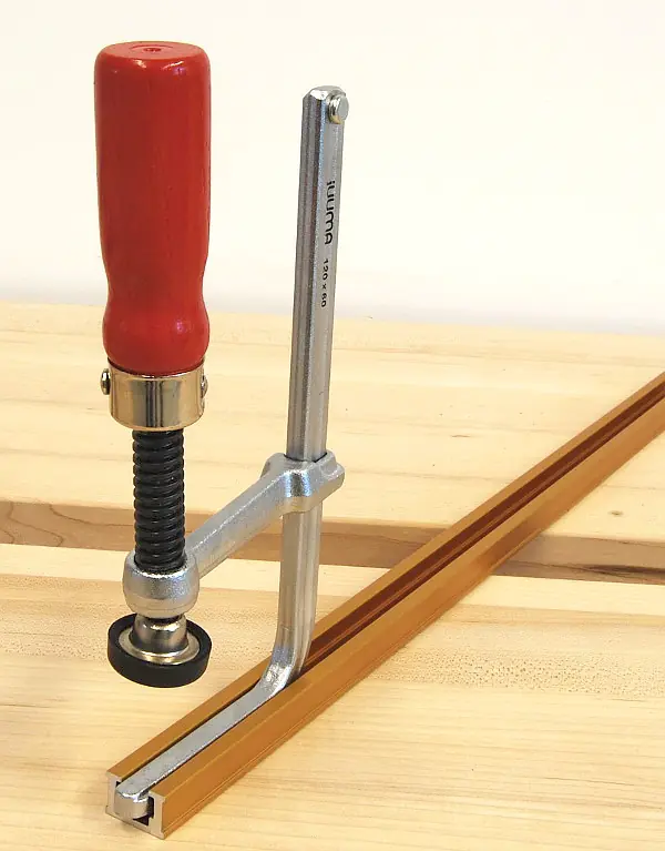 Morsetti per T-Tracks 120/60 mm con maniglia in legno jUUMA Morsetti per T-Tracks 120/60 mm con maniglia in legno jUUMA