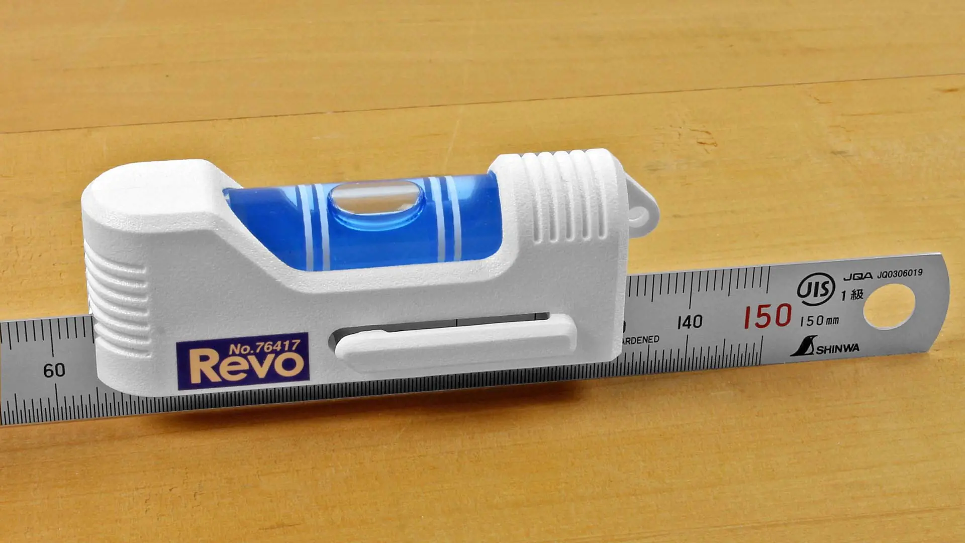 Mini Level Revo white for Steel Rule or Square up to Thickness 1 mm SHINWA Mini Level Revo white for Steel Rule or Square up to Thickness 1 mm SHINWA