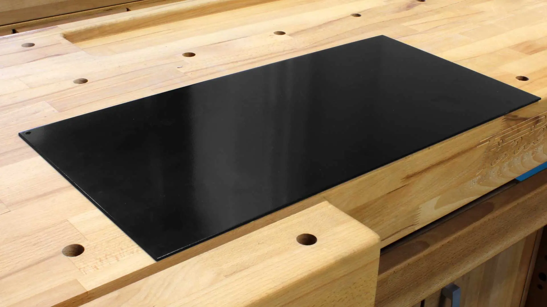 Cast Steel Plate 600 x 300 mm for PINIE Profi workbench with 19 mm dog holes Cast Steel Plate 600 x 300 mm for PINIE Profi workbench with 19 mm dog holes