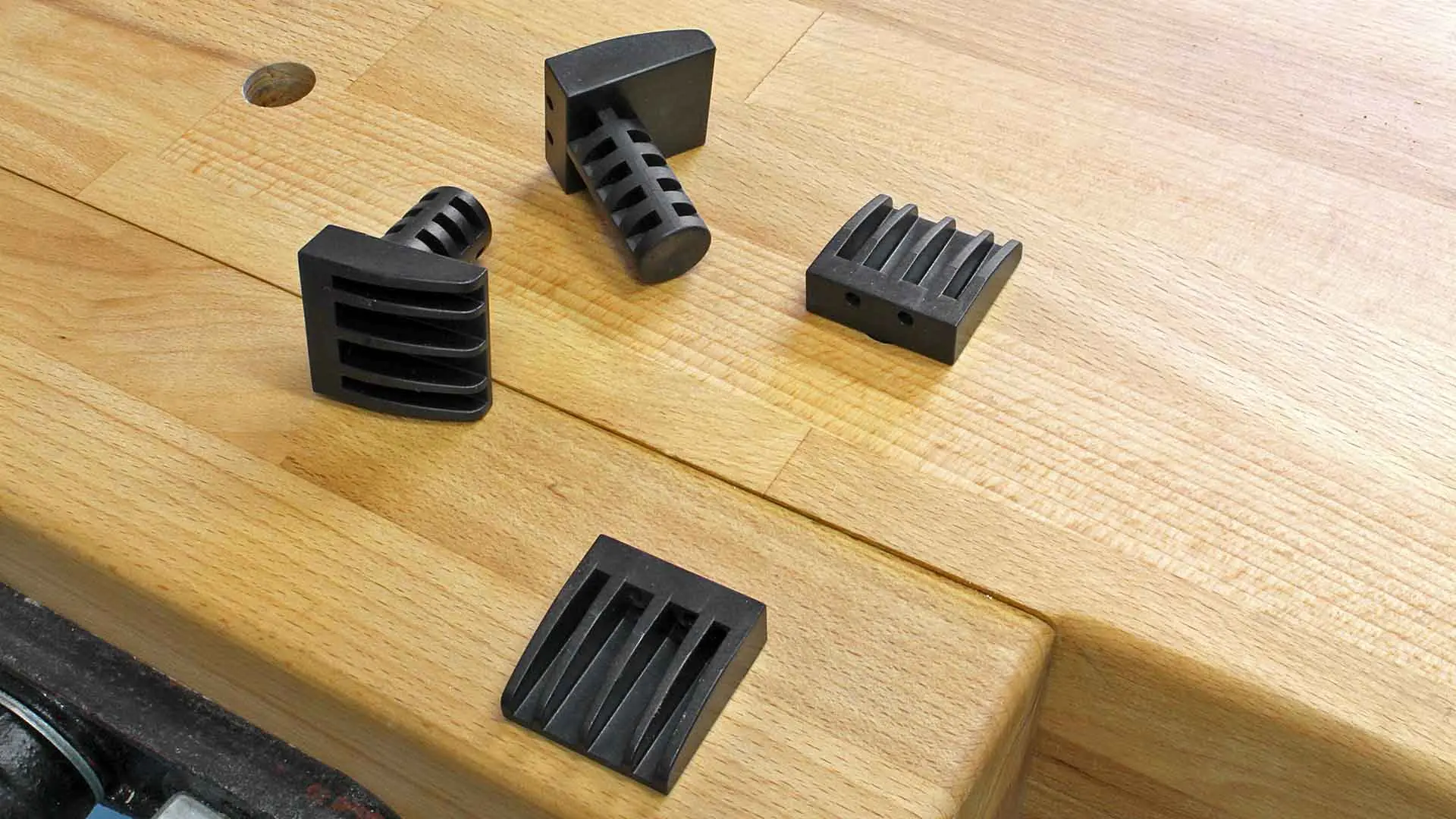 Set di 4 cani da banco in plastica a profilo basso 3/4 inch (19 mm) lunghezza albero 1-1/2 inch (38mm)