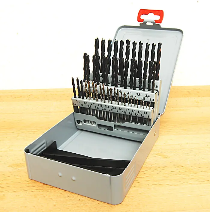 Set punte elicoidali HSS 1,0 - 6,0 mm con incremento di 0,1 mm LOEHER 180/20 in custodia di plastica