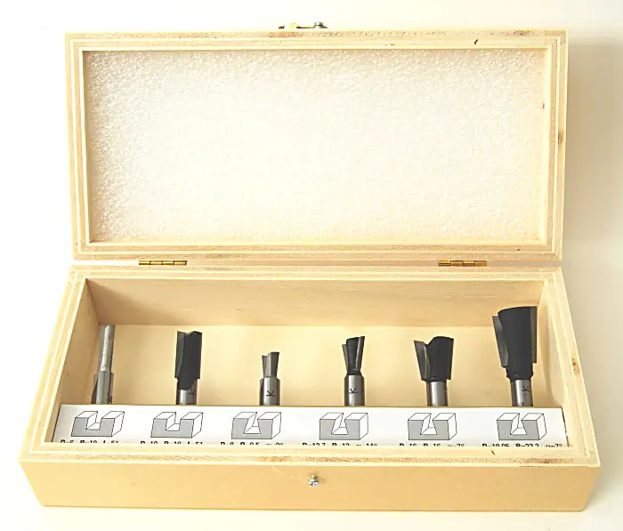 Set di 6 frese per legno (Set misto 3) composto da 2 frese a taglienti dritti per canali e 4 frese per incastri a coda di rondine in scatola di legno KLEIN