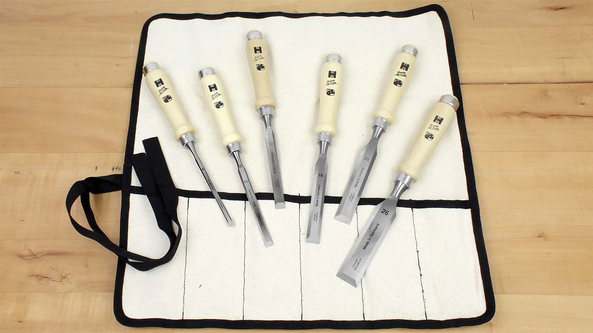 Set di 6 scalpelli MHG lama affilata con manico in carpino 6--10-12-16-20-26 mm in rotolo di cotone nautico Set di 6 scalpelli MHG lama affilata con manico in carpino 6--10-12-16-20-26 mm in rotolo di cotone nautico