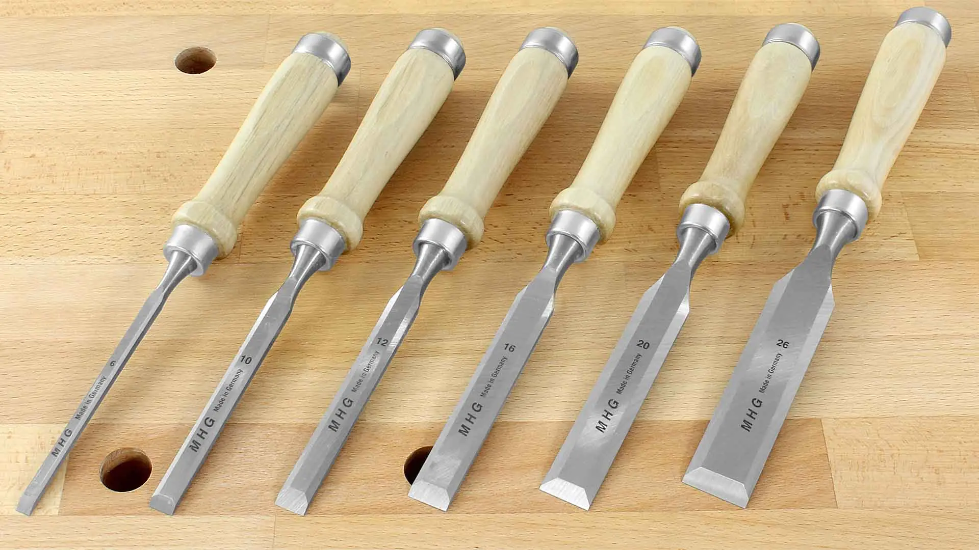 Set di 6 scalpelli MHG lama affilata con manico in carpino 6--10-12-16-20-26 mm in scatola di carta Set di 6 scalpelli MHG lama affilata con manico in carpino 6--10-12-16-20-26 mm in scatola di carta