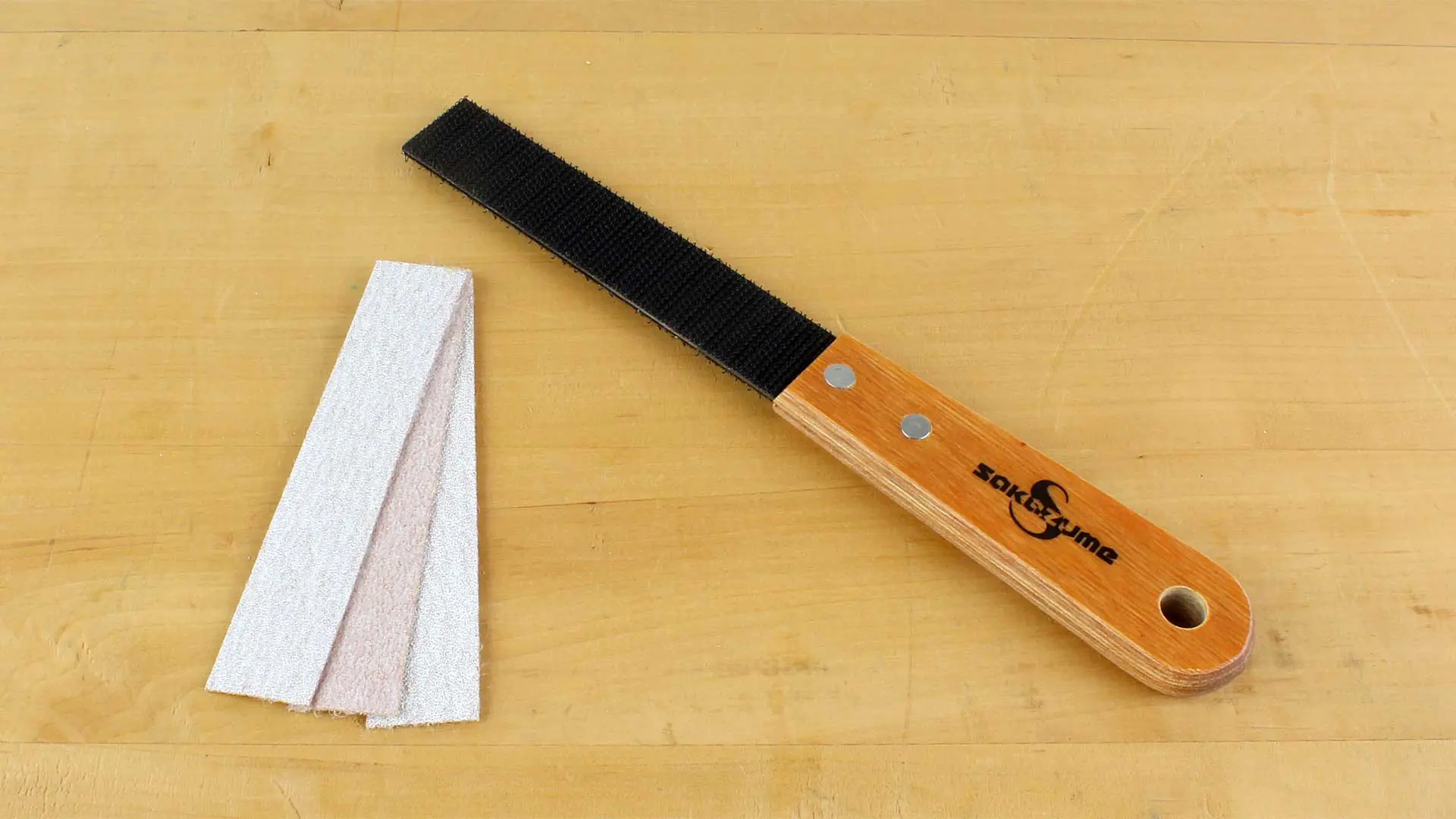 Lima per affilatura 100 x 20 mm con manico in legno con attacamento in velcro e 3 fogli abrasivi lunghezza totale 200 mm