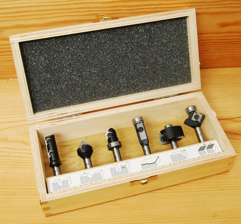 Set di 6 frese per legno con coltelli reversibili in cassetta di legno