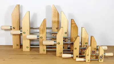 Strettoio in legno a presa angolata regolabile lunghezza ganasce 4 inch (102mm) apertura 2-1/4 inch (57mm) profondita 2 inch (51mm) DUBUQUE Strettoio in legno a presa angolata regolabile lunghezza ganasce 4 inch (102mm) apertura 2-1/4 inch (57mm) profondita 2 inch (51mm) DUBUQUE